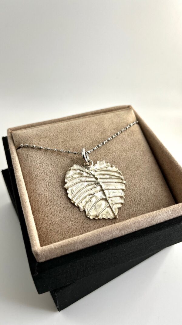 Silvan Vein Leaf necklace